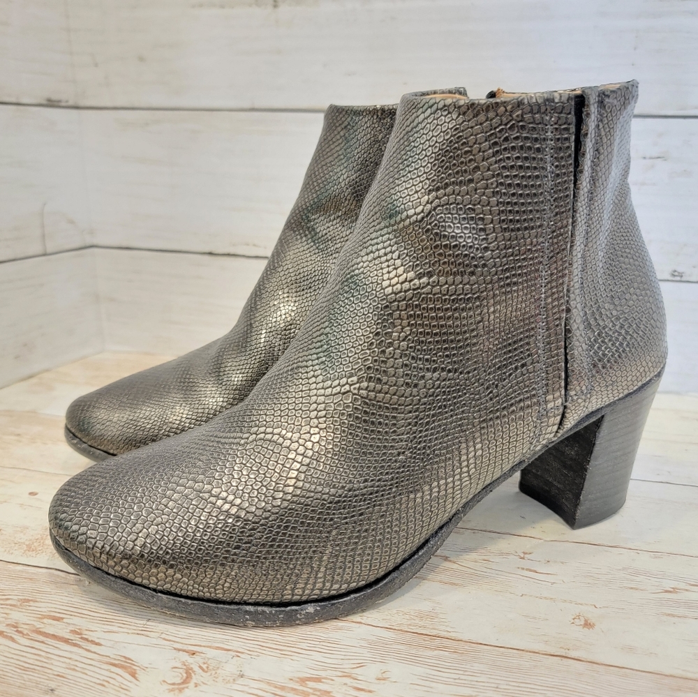 Esseutesse snakeskin embossed ankle boots